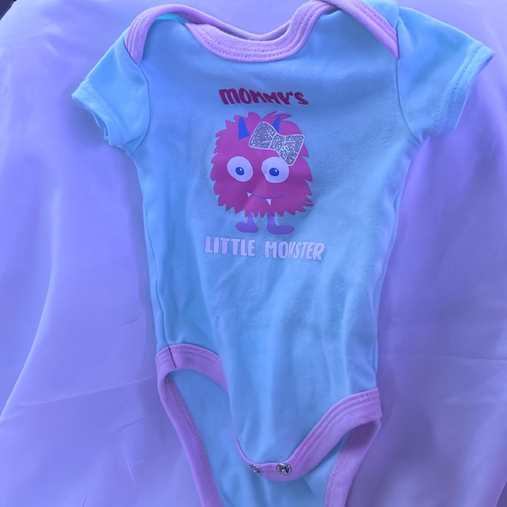 Kidgets 0/3 month girl onesie
